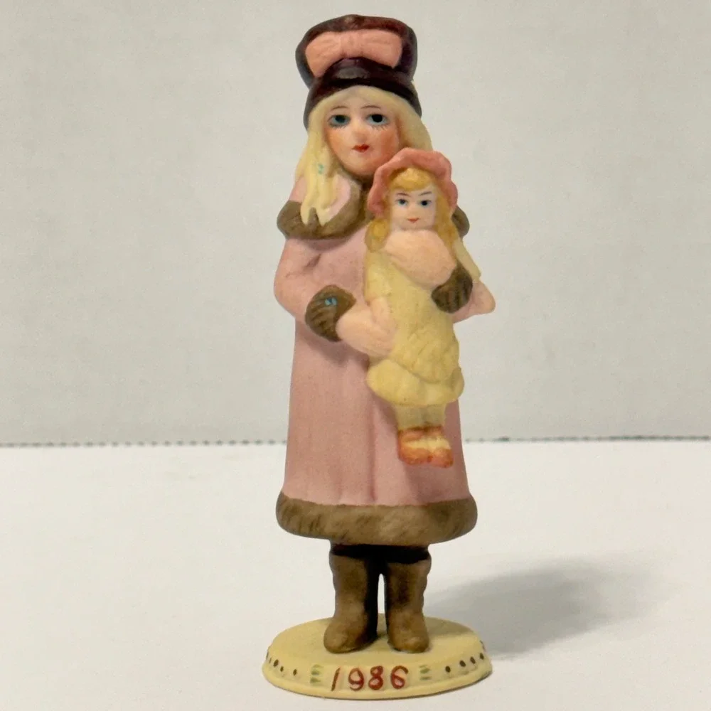 Jan Hagara Jill 1986 Year Edition Porcelain Ornament Figurine Royal Orleans Box